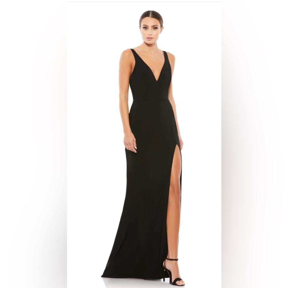 Ieena for Mac Duggal Classic Plunge Neck Gown Size 0 25846